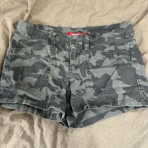 Camo trendy shorts